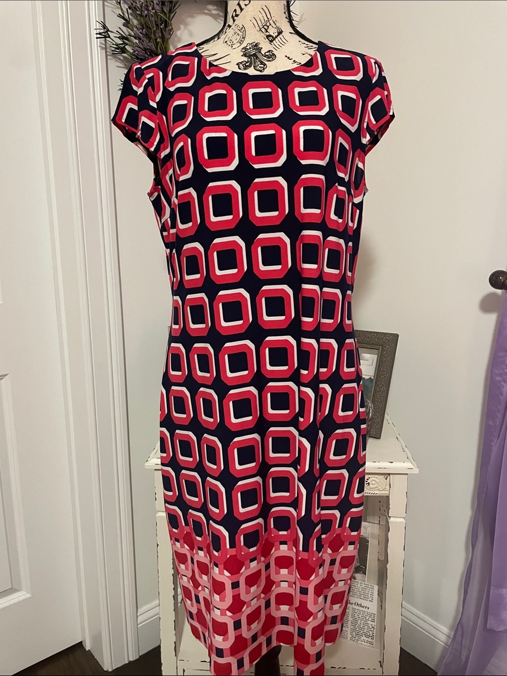 Liz Claiborne Women's Geometric Navy and Pink Shift Dress